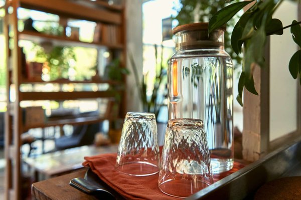 Comment choisir une carafe à décanter avec aérateur intégré pour sublimer vos vins ?